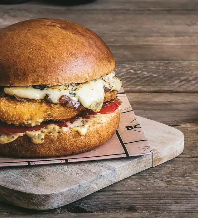 BURGER_TERROIR_SANS_FRITES-borne-min Burger Terroir, au filet de poulet pané & saveurs de nos régions