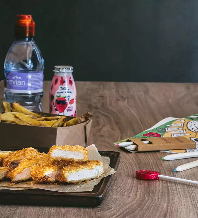Menu enfant filet de poulet pané, le combo du succès